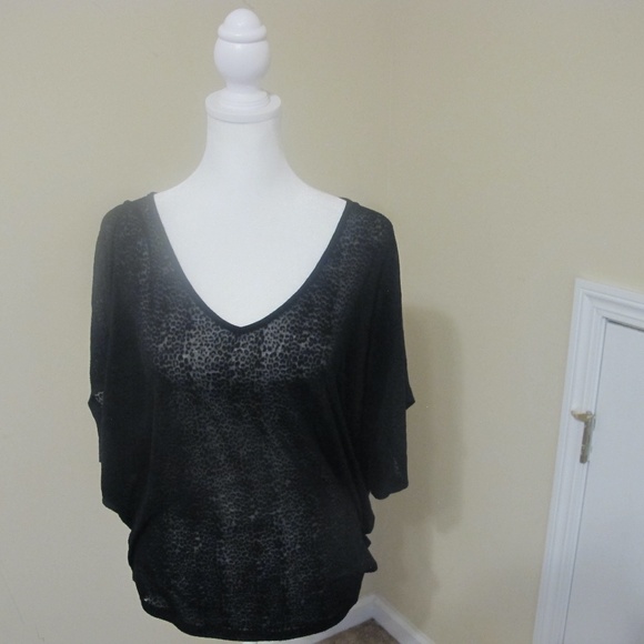 Express Tops - Women's Express Short Sleeve Leopard Top Size Medium GUC